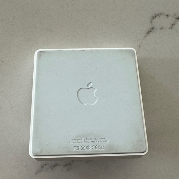 APPLE IPAD DOC - Picture 2 of 3